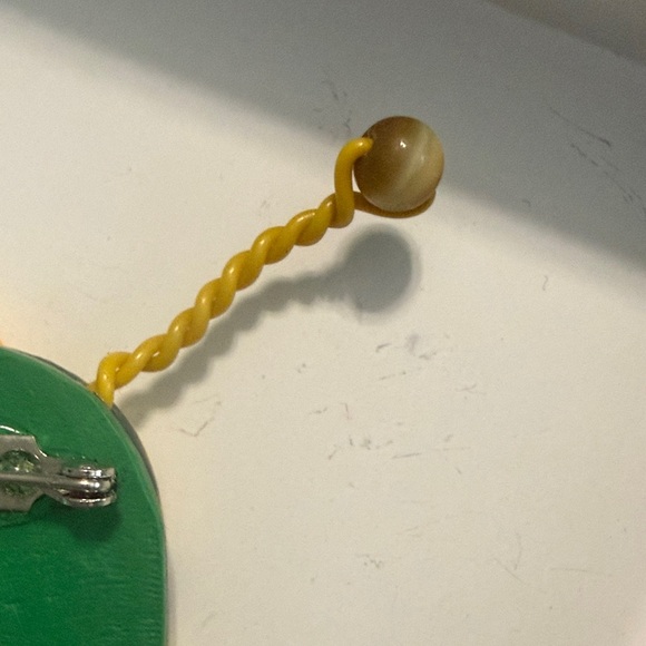 Vintage Yellow and Green Cat Brooch - Picture 6 of 8